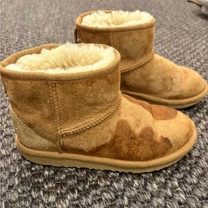 Girls classic Ugg mini